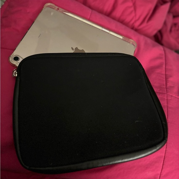 Sanrio Hello Kitty Tablet Carrying Case - Picture 5 of 5